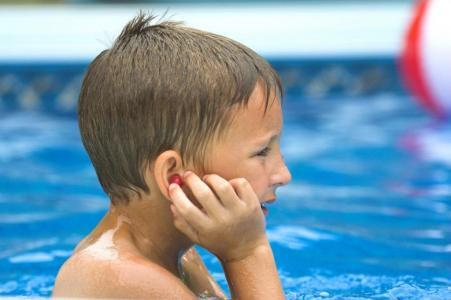 Swimmers Ear vs Ear Infection: What’s the Difference?